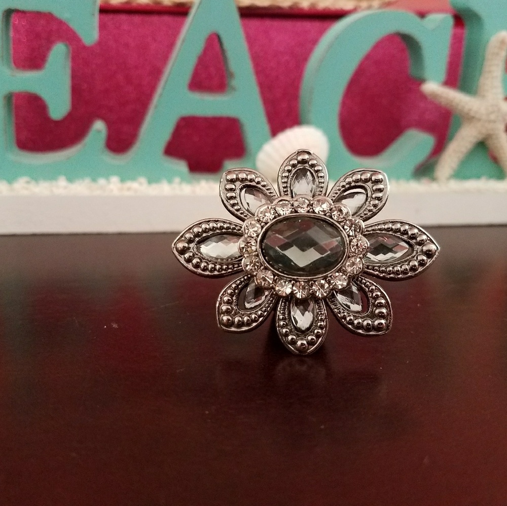 Flower shaped ring